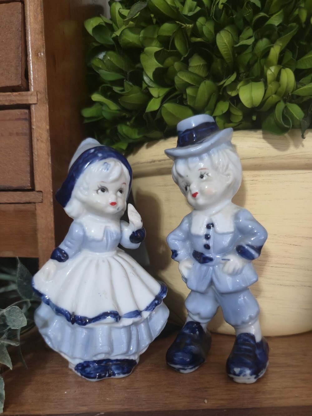 Vtg. DUTCH 1960's blue/white Boy & Girl porcelain figurines